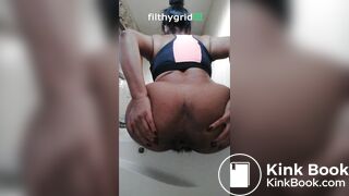 juicy ass shitting in tub