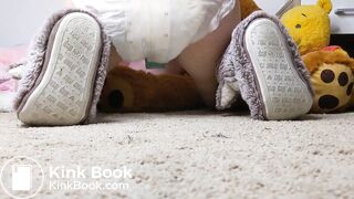 Hot ABDL Chick Messes and Squishes Her Diaper