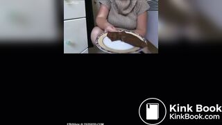 Fat white hoe shits huge turd