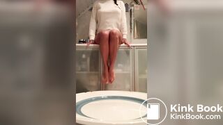 Belge métisse fait caca dans une assiette