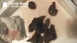 Vulgar Housewife Wants to be Seen Shitting