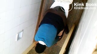 Kenyan Woman Poops