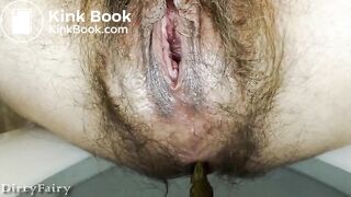 Caca d'une femme très poilue