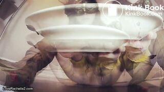 Bon gros cul chie dans une assiette