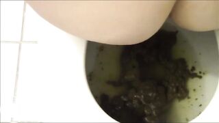 Beauty on toilet - video 2