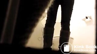 sexy-girl-in-the-bathroom