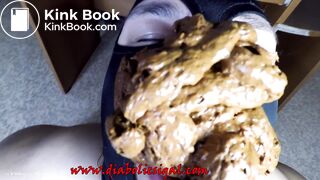 What did she eat to make this shit?.