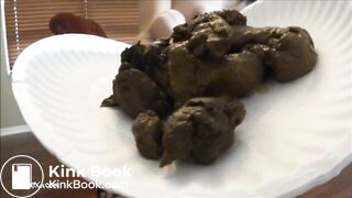 the girl together with her boyfriend pooped in the plate after their sex