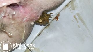 Peenig and pooping