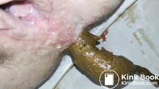 Peenig and pooping