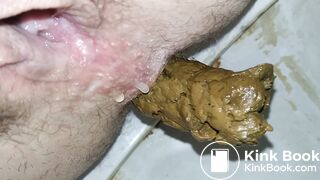 Peenig and pooping