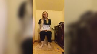 Girls pooping on the toilet - video 6