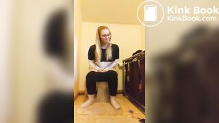 Girls pooping on the toilet - video 6