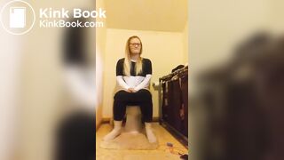 Girls pooping on the toilet - video 6