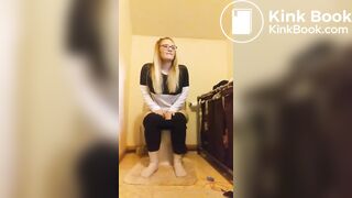 Girls pooping on the toilet - video 6