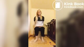 Girls pooping on the toilet - video 6