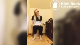 Girls pooping on the toilet - video 6