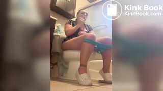 Milf poops on toilet - video 13