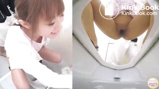 Japanese pooping together - video 3