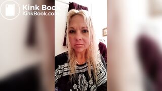 Milf takes a loose dump on the toilet