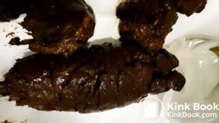 Girl pooping and wiping