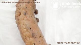 Blonde Shitting Big Chili Log