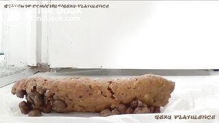 Blonde Shitting Big Chili Log