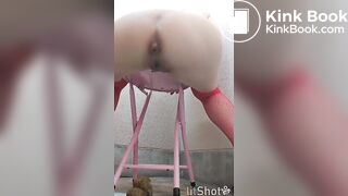 Asian Hottie Poops Perfectly