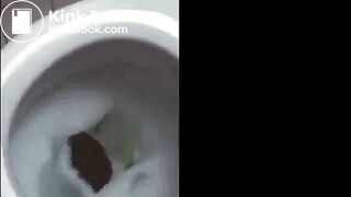 1599970724604 lady pooping
