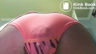 Quick pink panty poop