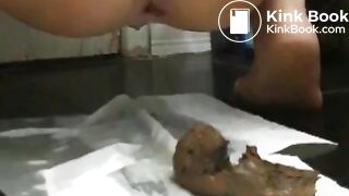Latina girl pooping - video 3