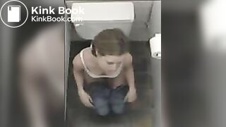 My girlfriend pooping (Audio voyeur)