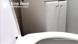 Nice Dark-Skinned Hottie Toilet Pooping Scenes