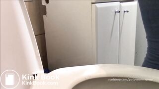 Nice Dark-Skinned Hottie Toilet Pooping Scenes