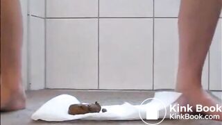 Babe shit and smears it on her feet