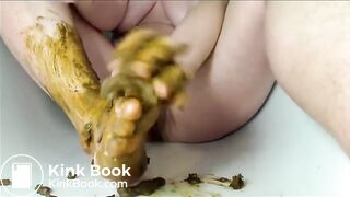 Chubby lady shitting on her feet and masturbating hard with dildo