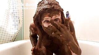 Goth Girl SMEARS her entire body with shit