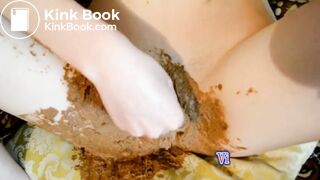 Brunette Teen smokinh and shitting