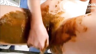 Girl shitting and fisting her pussy