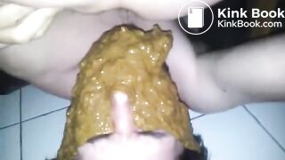 Diarrhea on face - video 2