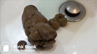 sexy naked girl poops and pees
