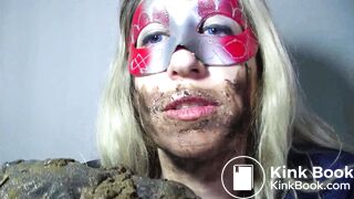 stunning and sexy blonde pooping