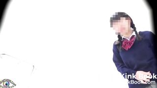 追跡盗撮 お腹が痛い女子校生たちの 便器ぶちまけゆるうんち - video 2