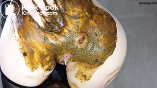 female pantypoop in black pantyhose