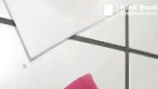 Fingering my pussy while pooping