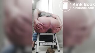 Thick lightskin releases a massive poop 2 URGENT