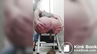 Thick lightskin releases a massive poop 2 URGENT