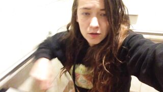 Serenity ... Pooping at Ralphs