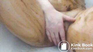 shitting girl - video 11