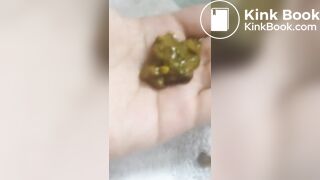 한국 여자 아이가 똥을 싸서 셀카를 찍다.4